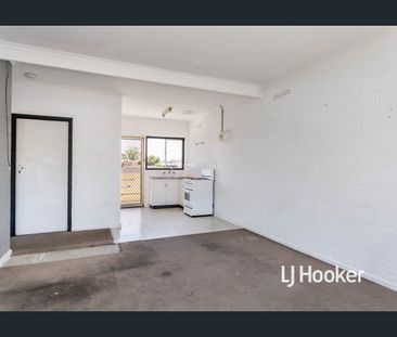 Unit between the city and sea - Photo 3