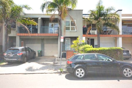 2/39 Horne Street, Elsternwick VIC 3185 - Townhouse For Rent | Domain - Photo 3