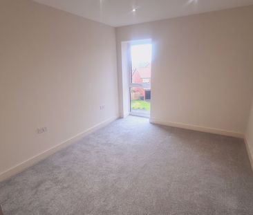 3 Waterhouse Way Hampton Gardens, Peterborough - Photo 2