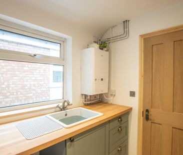 2 bedroom semi-detached house to rent - Photo 2