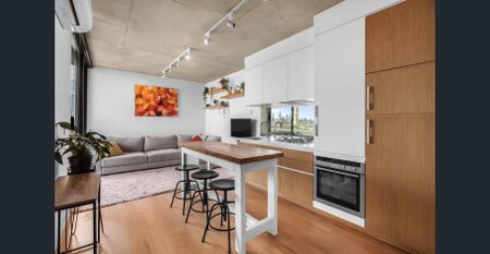 Executive Lifestyle Awaits: Furnished Boutique Apartment - Photo 4