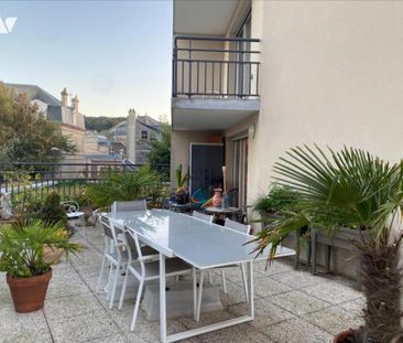 Centre Ville Appartement de Type 3 au 1er étage avec grande terrasse. - Photo 5