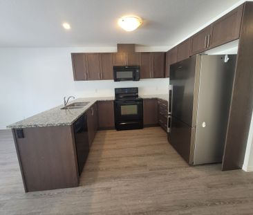 For Lease - 36 Woodedge Circle, Kitchener, Ontario - Photo 4