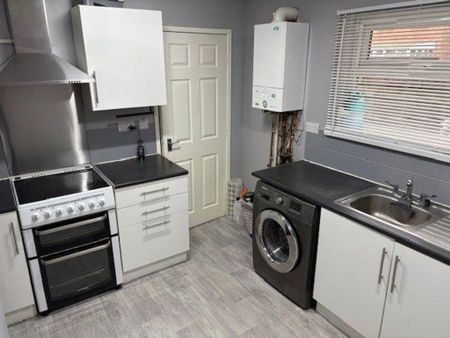 2 bedroom flat to rent - Photo 5