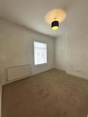 2 bedroom end of terrace house to rent - Photo 1