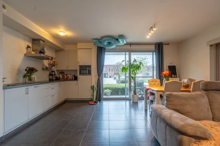 Gelijkvloers app met 2 slpk en autostaanplaats te Turnhout. - Foto 2