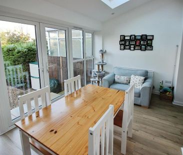 4 bedroom semi-detached house to rent - Photo 4