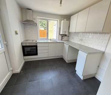 2 bedroom terraced house to rent - Photo 4