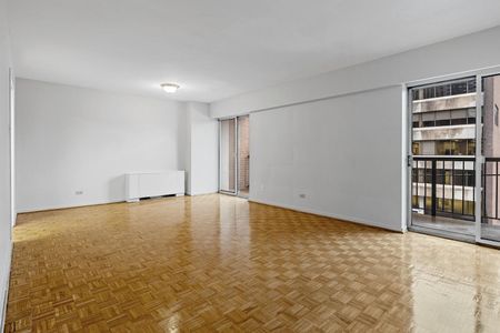 Kenson Towers, a reputable apartment building located in the central core of downtown Ottawa. - Photo 4