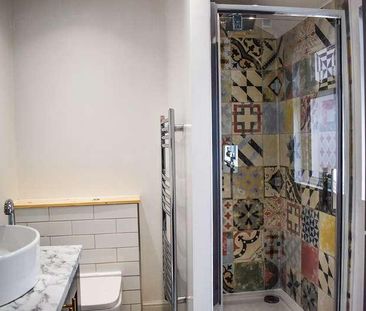 Beautiful Bedroom House, LN2 - Photo 6