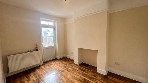 4 bedroom terraced house to rent - Photo 1