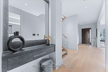 For Lease - 275 Reiner Road, Toronto, Ontario - Photo 4