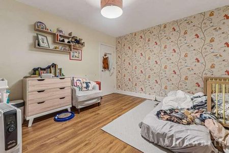 New Cross Road, London, SE14 - Photo 5