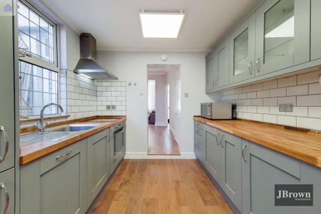 4 bedroom terraced house to rent - Photo 3