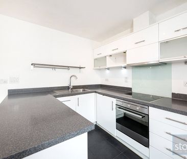 Friern Barnet Road, London - Photo 2