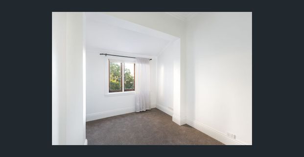 Modern, three bedroom terrace - Photo 1