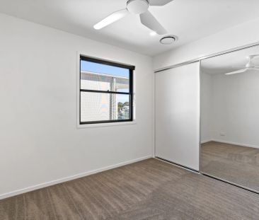 Modern 3 Bedroom Home in Central Coolum! - Photo 4