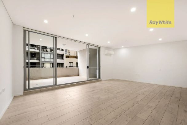 NORTH-FACING TWO BEDROOM APARTMENT IN THE HEART OF PARRAMATTA CBD - 550M TO STATION - Photo 1
