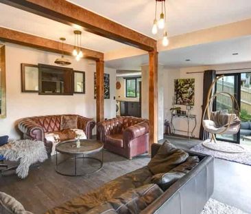 Spacious home in St Clair, walk to the beach - Photo 2