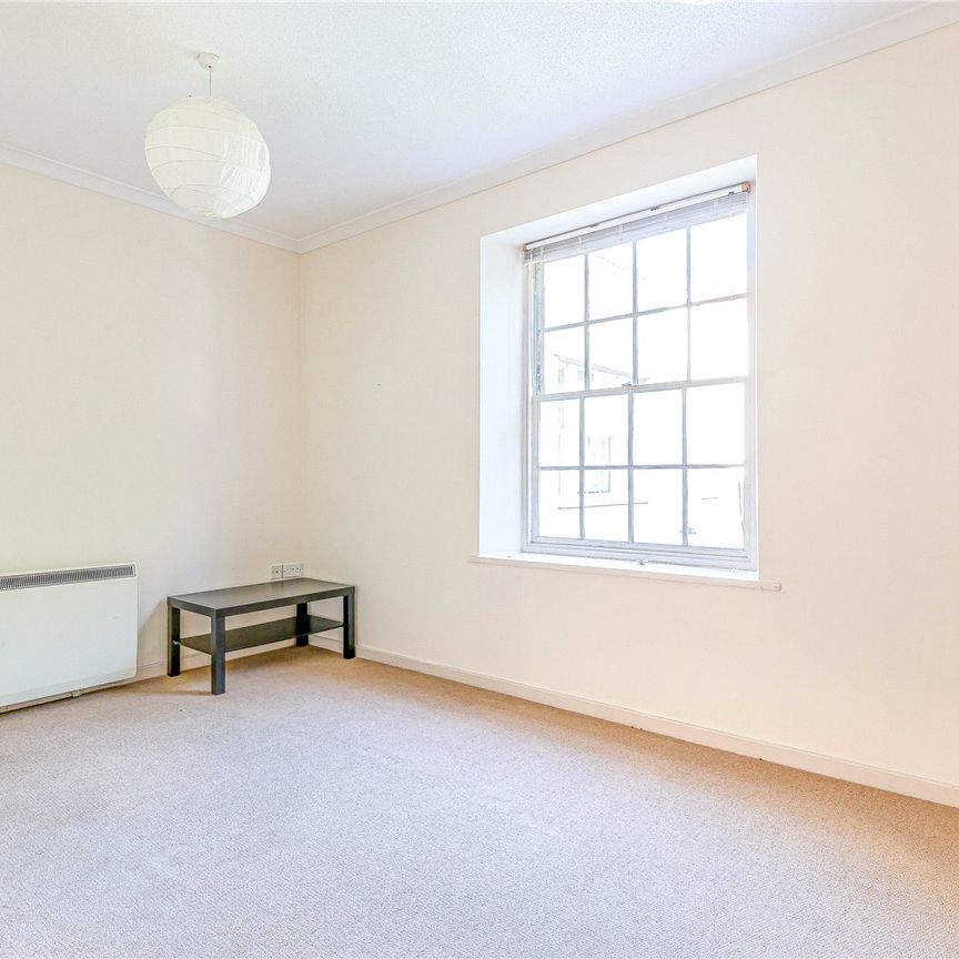 Gloucester Street, - Photo 1
