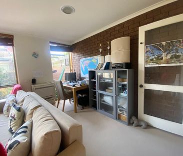 Partly Furnished Three-Bedroom Townhouse in Balwyn High School Zone - Photo 1