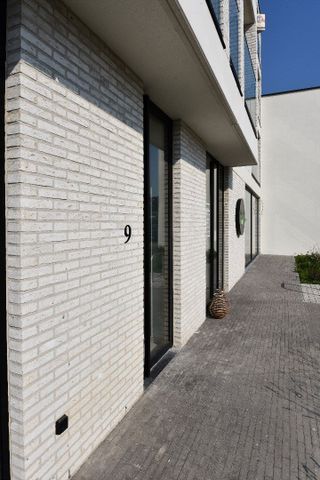 Nieuwbouwappartement met 2 slpks, autostaanplaats en terras te Maldegem centrum - Photo 4