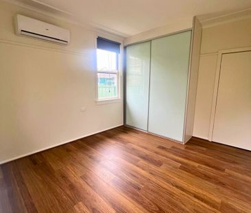 Newly Renovated 2 Bedroom House – Modern Comfort & Style - Photo 2