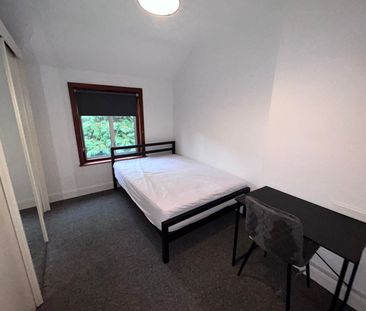 4 Bed Terraced House, Coombe Road, BN2 - Photo 6