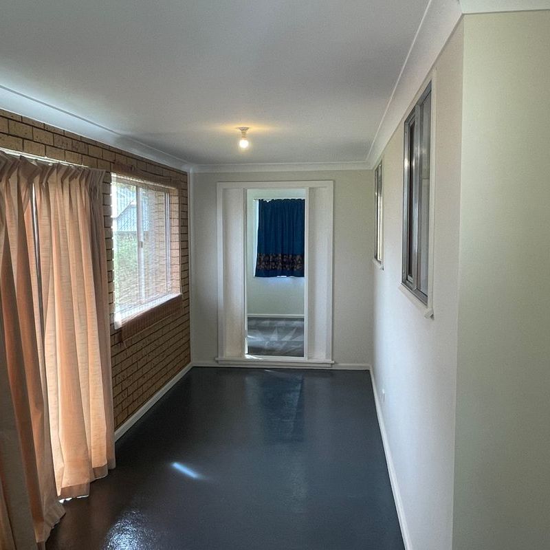 TIDY NORTH-CENTRAL 3 BEDROOM + STUDY HOME - Photo 1