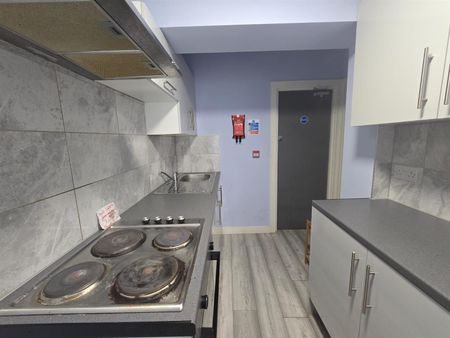 Rowan Road, West Drayton UB7, London - Photo 5