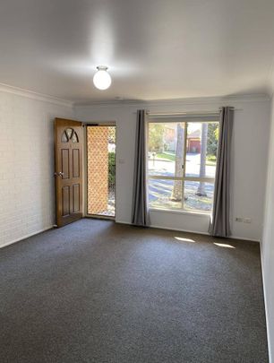 WELL PRESENTED NEAT & TIDY 2 BEDROOM UNIT!!! - Photo 1