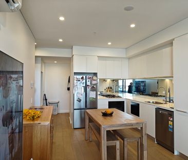 Modern One-Bedroom Apartment plus study nook - Photo 3