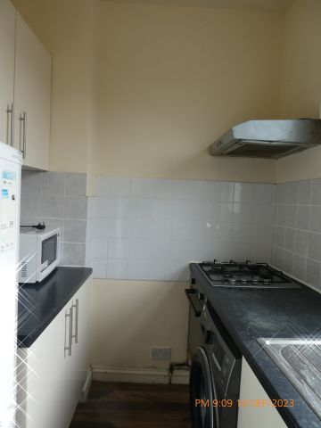 Room in a Shared Flat, Lower Broughton Road, M7 - Photo 2