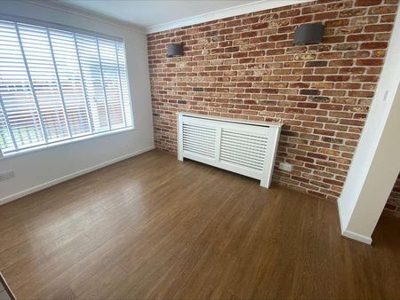 Castleford Close, Beddau, Pontypridd, CF38 - Photo 2