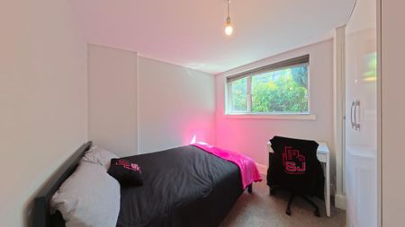 5 bedroom detached house to rent - Photo 3