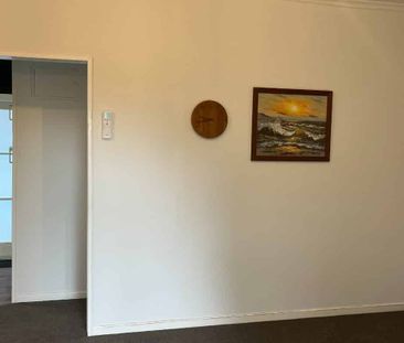 Cozy 2-bedroom home - Photo 2