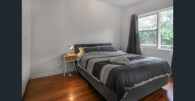 Ground Floor Living with Workspace Flexibility! - Photo 1