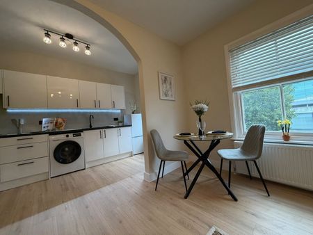 1 Bed Flat, Wood Lane, W12 - Photo 5