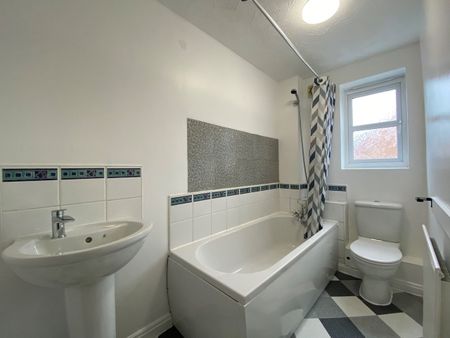 4 Bed Semi-Detached House, Aspenwood Drive, M9 - Photo 5