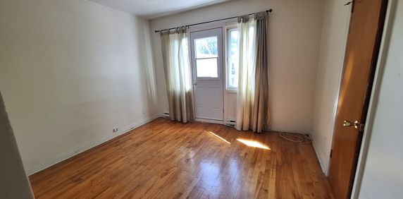 3 1/2 HAUT DE TRIPLEX TRANQUILLE - Photo 2