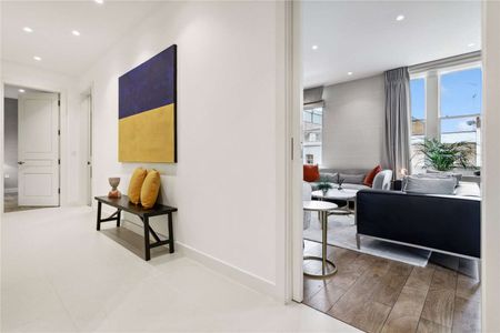 Stunning contemporary two bedroom apartment benefiting from a lift and air conditioning. - Photo 2