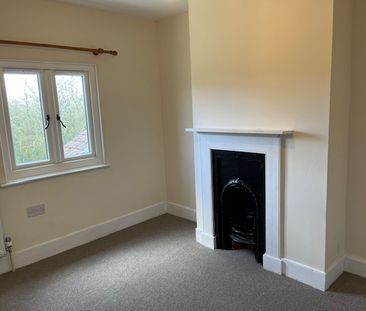 Cosy Character Cottage to Rent in Norwich - Photo 3