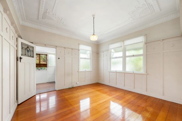 Charming 3-Bedroom Home in Prime Greenslopes Location - Photo 1