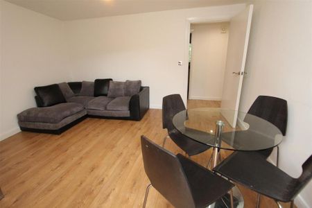 2 bedroom flat to rent - Photo 2