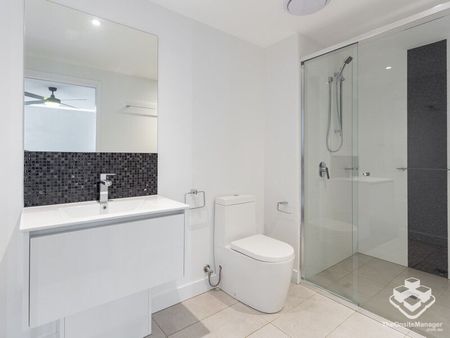 Stunning 2 Bedroom, Partially Furnished - Photo 5