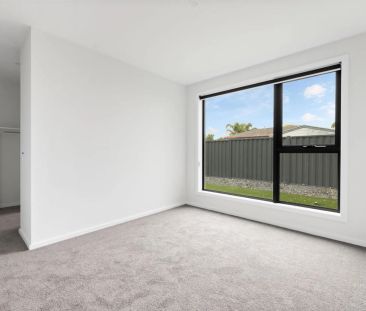 Spacious 4-Bedroom Townhouse for Rent - Photo 2