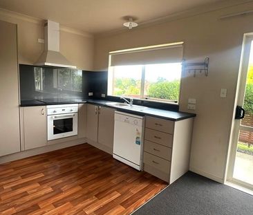 Spacious Two level Townhouse! - Photo 4