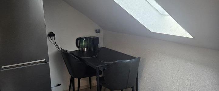 Teilmöblierte 2 Zi. Dachgeschoß Wohnung in Duisburg Meiderich - Foto 1