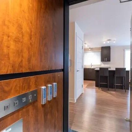 Grand 5 1/2, accès ascenseur privée! - Photo 3