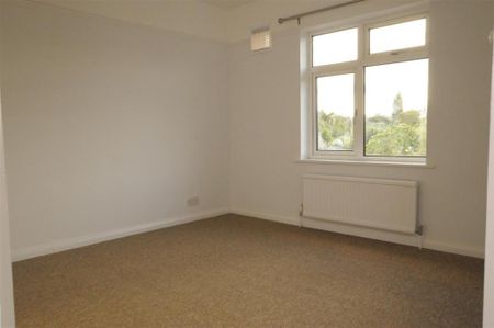 4 bedroom semi-detached house to rent - Photo 4